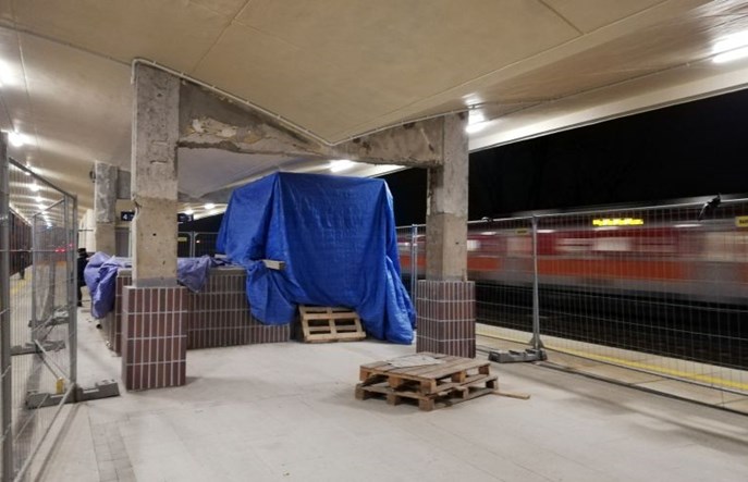 Pasażerowie poczekają na tunele na linii 447 kolejne kilka miesięcy