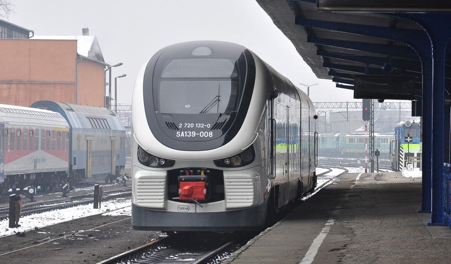Koleje Wielkopolskie znów próbują kupić spalinowe pojazdy. Tym razem trójczłonowe Koleje Wielkopolskie znów próbują kupić spalinowe pojazdy. Tym razem trójczłonowe