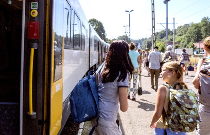 Dłuższe pociągi KŚ na majówkę