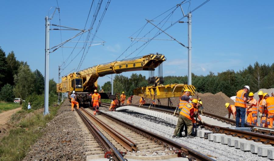 Adamczyk: 250 km/godz. na CMK pod koniec drugiej kadencji rządów PiS Adamczyk: 250 km/godz. na CMK pod koniec drugiej kadencji rządów PiS