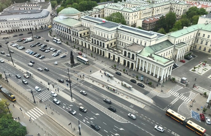 Eksperyment w Warszawie. Bankowy z ograniczonym ruchem w wakacje?