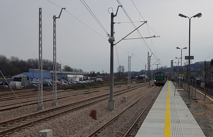 W czerwcu z nowych peronów do Sosnowca i Tunelu