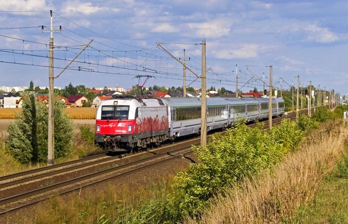 Wakacyjny rozkład jazdy: Pociągiem do Poznania dłużej
