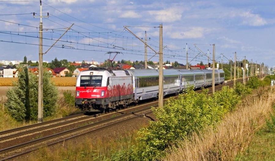 Wakacyjny rozkład jazdy: Pociągiem do Poznania dłużej