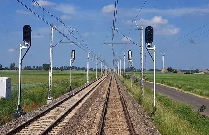Pociągi wracają na E20. Są problemy na budowie