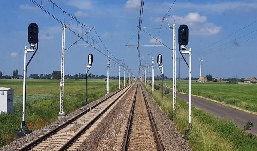 Pociągi wracają na E20. Są problemy na budowie Pociągi wracają na E20. Są problemy na budowie