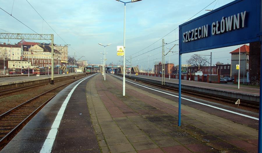 Szczecin Gł.: Informacja o opóźnieniach wreszcie także na peronach Szczecin Gł.: Informacja o opóźnieniach wreszcie także na peronach