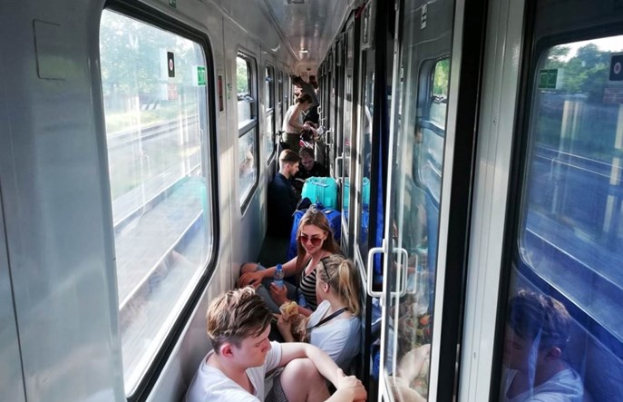 Koszmarna podróż w TLK Gwarek. Śmierć podróżnego, awaria sieci trakcyjnej oraz omdlenia