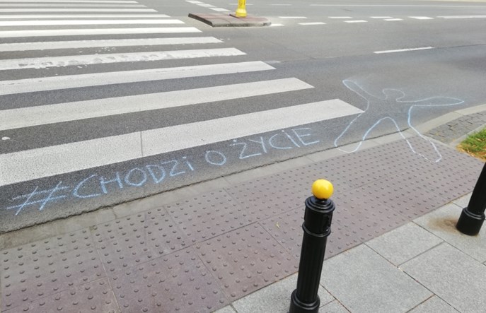 Ruchy miejskie: Wyższe mandaty i pierwszeństwo pieszych, bo #ChodziOŻycie