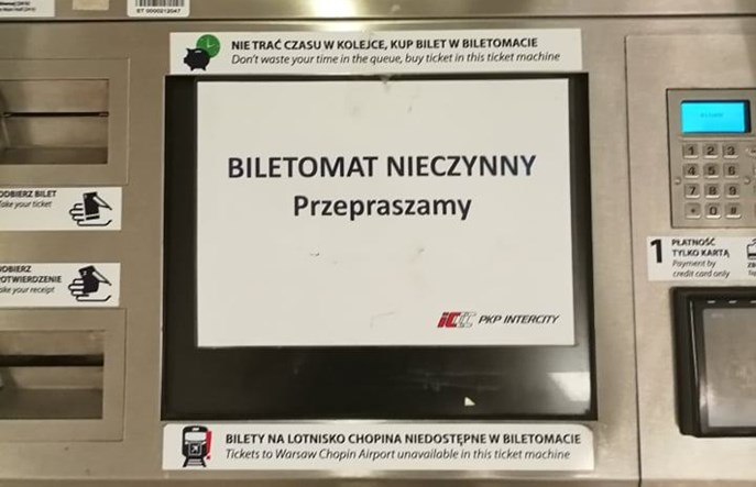 Większość biletomatów PKP Intercity na dworcu Warszawa Centralna nie działa