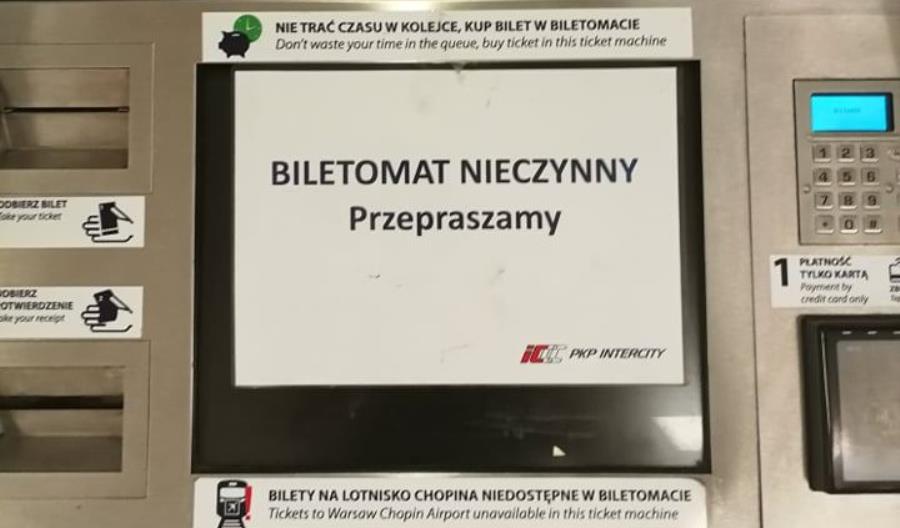 Większość biletomatów PKP Intercity na dworcu Warszawa Centralna nie działa Większość biletomatów PKP Intercity na dworcu Warszawa Centralna nie działa