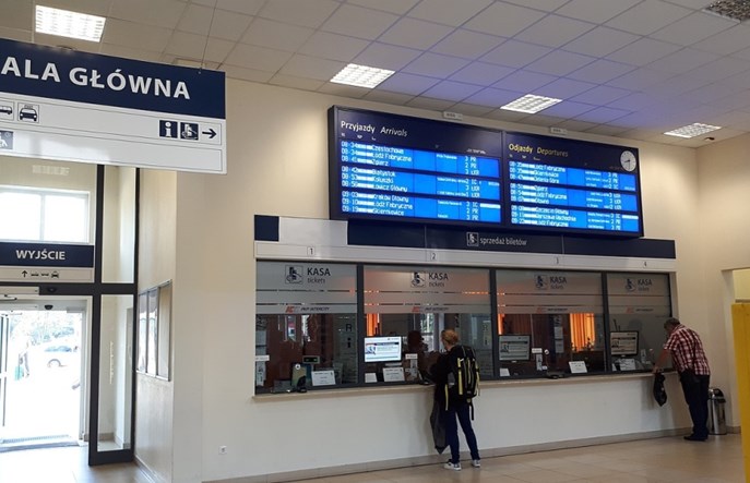 Łódź: Piątkowy chaos na dworcu Widzew. Zabrakło prądu