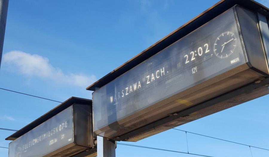 Warszawa Rembertów bez działających pragotronów. Po pytaniach… PLK je zakleiły Warszawa Rembertów bez działających pragotronów. Po pytaniach… PLK je zakleiły