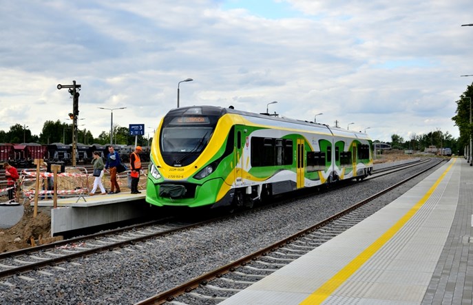 Do czego służy kolej regionalna. Czy powinna zatrzymywać się wszędzie?