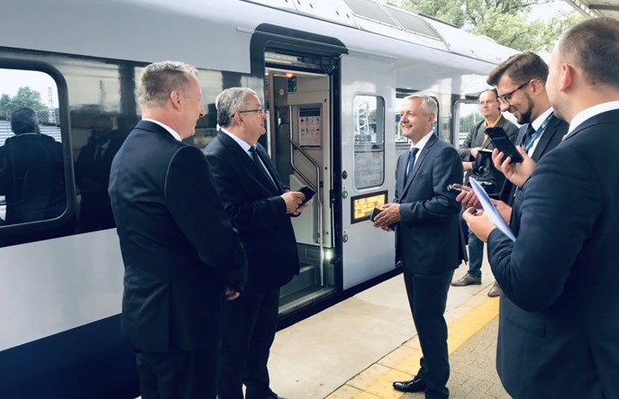 Ministrowie zainaugurowali mObywatela w PKP Intercity
