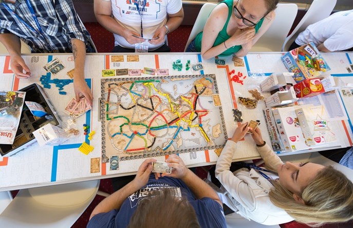 Pasażerowie wchodzą do gry – planszówki wracają do pociągów PKP Intercity