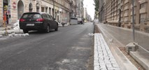 Łódź: Ulice w centrum stopniowo odzyskują przejezdność