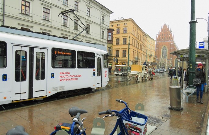 Kraków: Zmiany w rejonie pl. Wszystkich Świętych dla usprawnienia przejazdu tramwajów