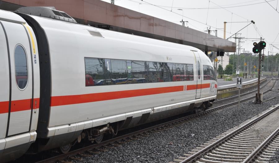 W Europie jest prawie 8000 kilometrów linii kolejowych dedykowanych dużym prędkościom W Europie jest prawie 8000 kilometrów linii kolejowych dedykowanych dużym prędkościom