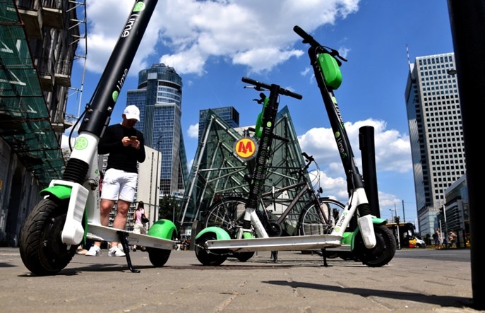 Elektryczne hulajnogi firmy Lime wracają na ulice Warszawy