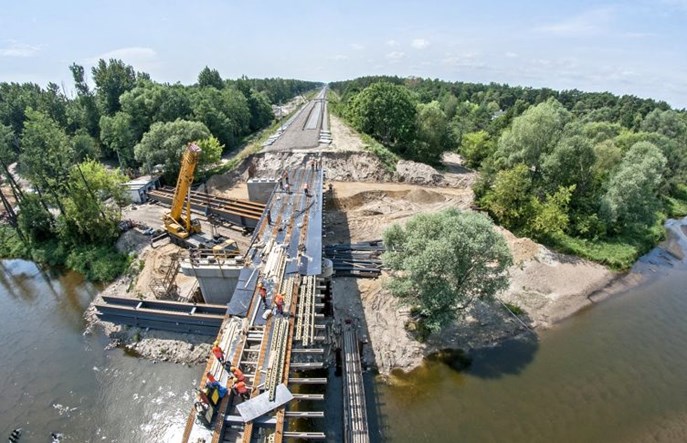 Kto zaprojektuje cztery tory do Tłuszcza? [oferty]