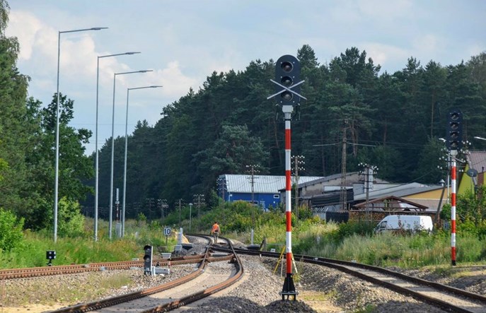 Na dużej części linii 405 nie działają urządzenia srk. Pociągi jeżdżą „na wprost”