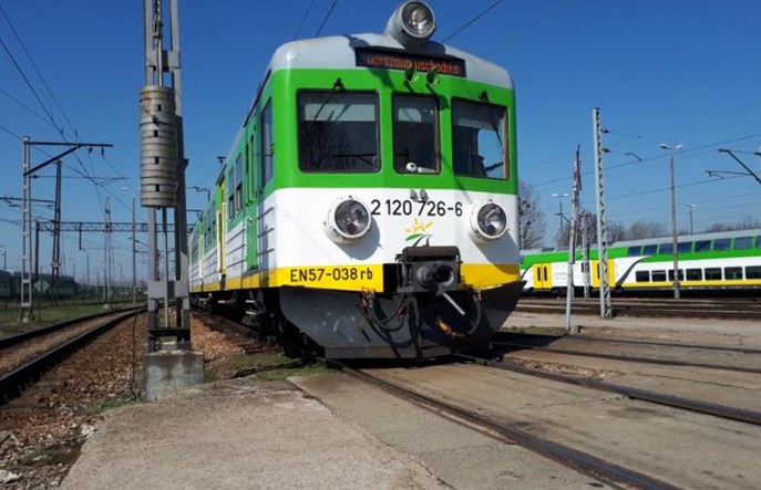 Mazowsze: Pasażerowie nie mieszczą się w pociągach. KM: To przez „kumulację napraw”