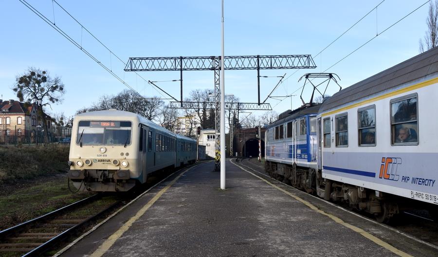 PLK i PKP SA zapowiadają modernizację stacji, dworców i linii kolejowej w Toruniu PLK i PKP SA zapowiadają modernizację stacji, dworców i linii kolejowej w Toruniu