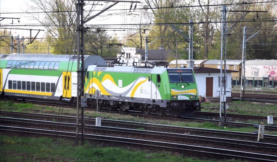 Nie wszyscy pasażerowie weszli do „Słonecznego”. Koleje Mazowieckie przepraszają pasażerów Nie wszyscy pasażerowie weszli do „Słonecznego”. Koleje Mazowieckie przepraszają pasażerów