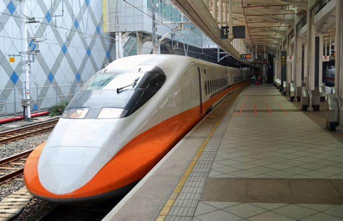 Nowy numer miesięcznika „Rynek Kolejowy" w Empikach