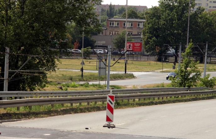 Łódź: Będzie remont wiaduktu na Dąbrowie. Ale bez nigdy nieotwartego torowiska