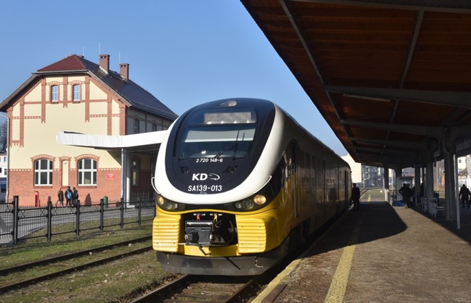 Kiedy dojedziemy pociągiem do Bielawy?