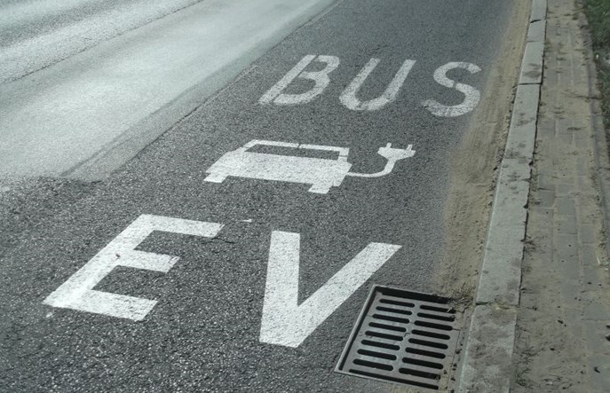 Łódź wpuszcza samochody elektryczne na buspasy