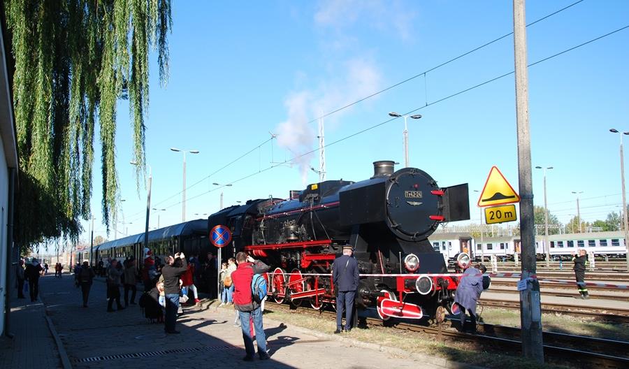 Przejazdy pociągami retro z okazji „Dnia Transportu” w Warszawie Przejazdy pociągami retro z okazji „Dnia Transportu” w Warszawie