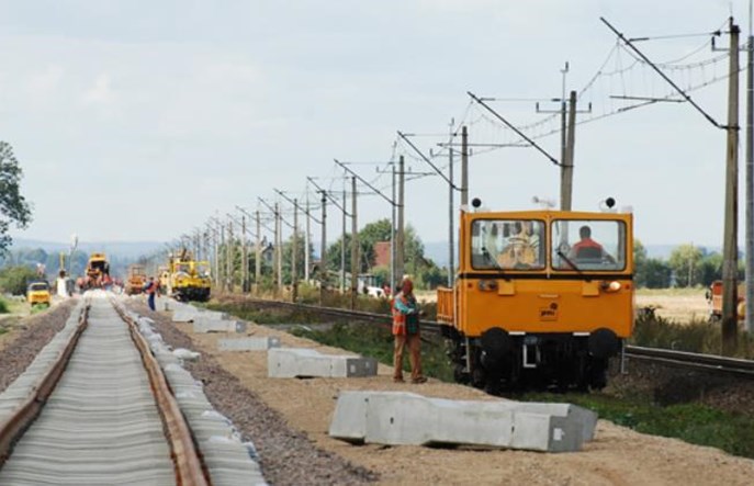 CBA zatrzymało trzy osoby. Chodzi o wyłudzenie 29 mln zł z upadłej firmy remontującej linie kolejowe