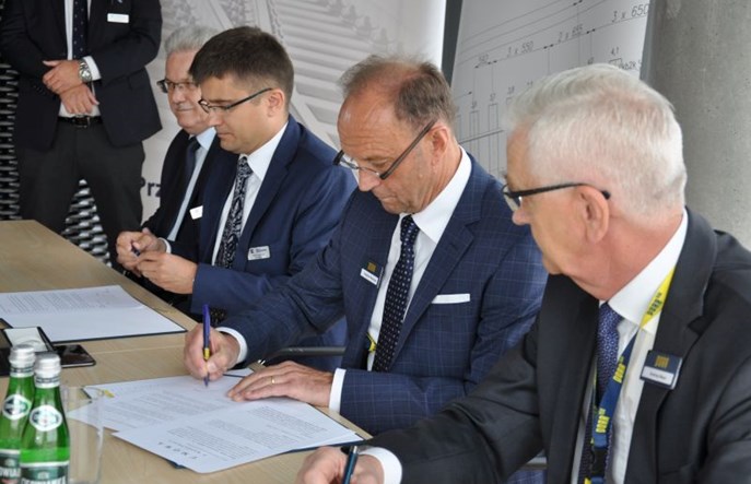 KZN Bieżanów i Porr podpisały umowę; rozjazdy w blokach na Magistralę Węglową