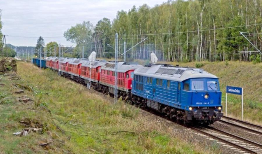 Świetny sierpień dla kolei pasażerskiej, przewozy towarów dalej spadają Świetny sierpień dla kolei pasażerskiej, przewozy towarów dalej spadają
