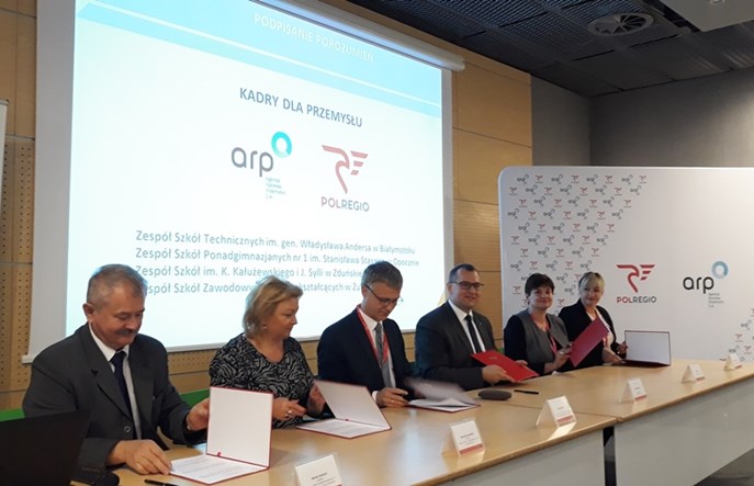 Polregio podpisało porozumienia ze szkołami w ramach programu „Kadry dla przemysłu”