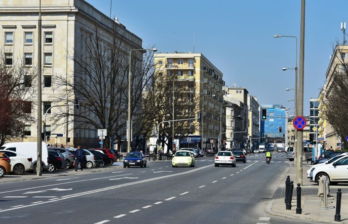 Warszawa: Nowe przejścia na Kruczej? Piesi na około – w trosce o powietrze