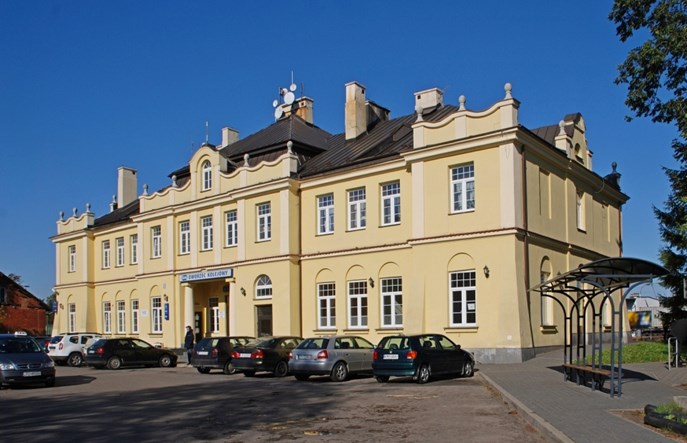 PKP SA z umową na projekty przebudowy 7 dworców. M.in. Nałęczów, Pilawa i Brwinów