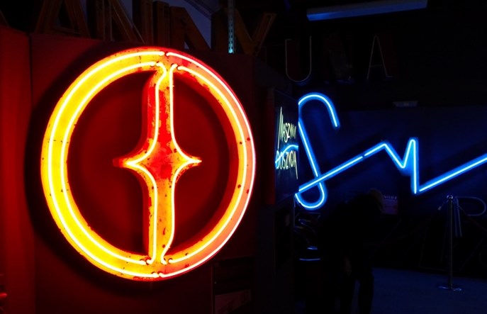 Neon „Łódź Fabryczna” trafi do Muzeum Neonów w Warszawie? 