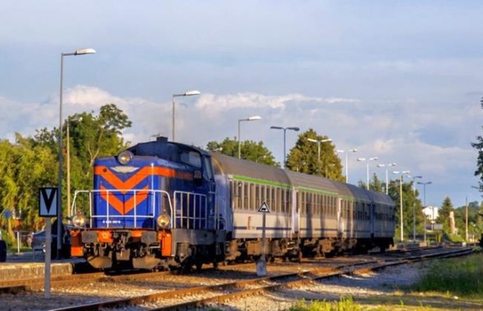 PKP Intercity naprawi 10 lokomotyw manewrowych SM42