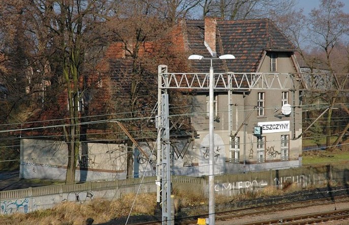Pożar przekaźnikowni w Leszczynach, utrudnienia na linii Katowice – Rybnik – Wodzisław