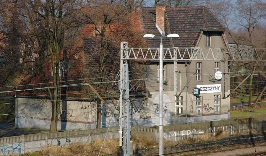 Pożar przekaźnikowni w Leszczynach, utrudnienia na linii Katowice – Rybnik – Wodzisław Pożar przekaźnikowni w Leszczynach, utrudnienia na linii Katowice – Rybnik – Wodzisław
