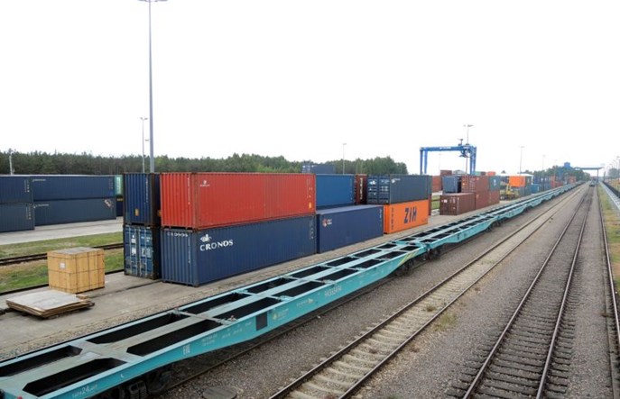 PKP Cargo wybrało dostawcę kolejnych 220 nowych platform intermodalnych