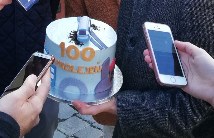 Wrocław. Setne (!) wykolejenie tramwaju w tym roku. Tort dla prezydenta