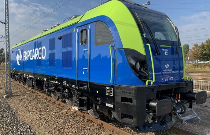 Newag przekazał PKP Cargo pierwszego z 31 nowych Dragonów