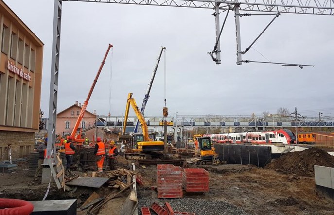 Rzeszów Główny – z nowego peronu do Jasła