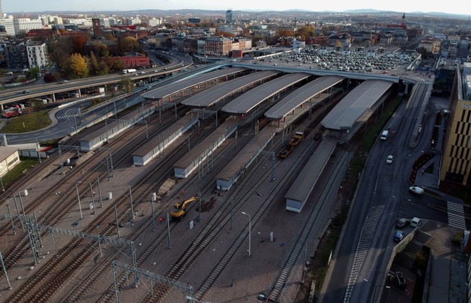 Źle zestawiony skład IC zablokował stację w Krakowie