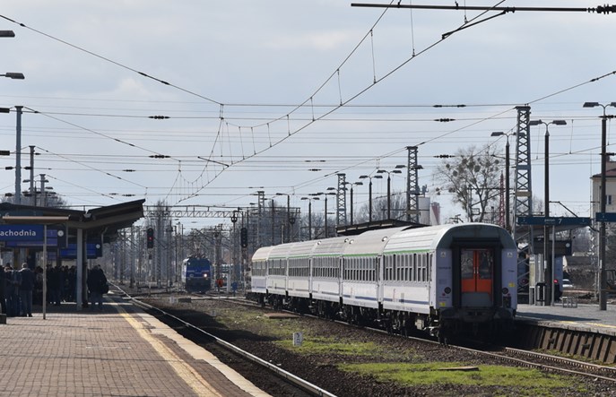 Tylko część biletów PKP Intercity na nowy rozkład jazdy jest dostępna